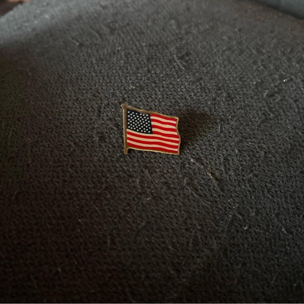 Small Vintage USA Enamel/Brass American Flag Snapback Hat Tie Lapel Pin .8”